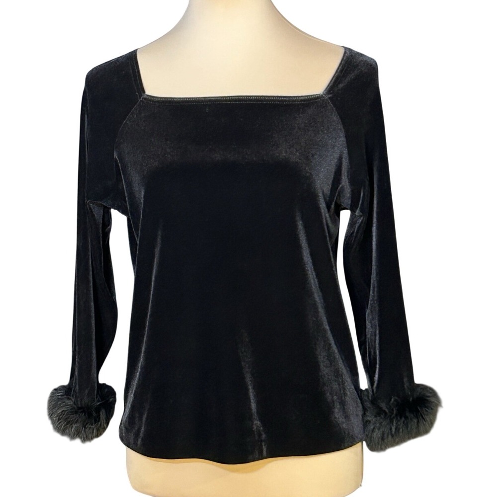 VTG To Ton Ko Y2K Velvet top, Boat Neck, W/Sleeve Feather Embellishments Sz M